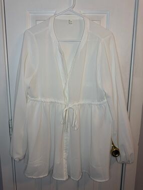 Women's Maternity White Button-Front Peplum Blouse